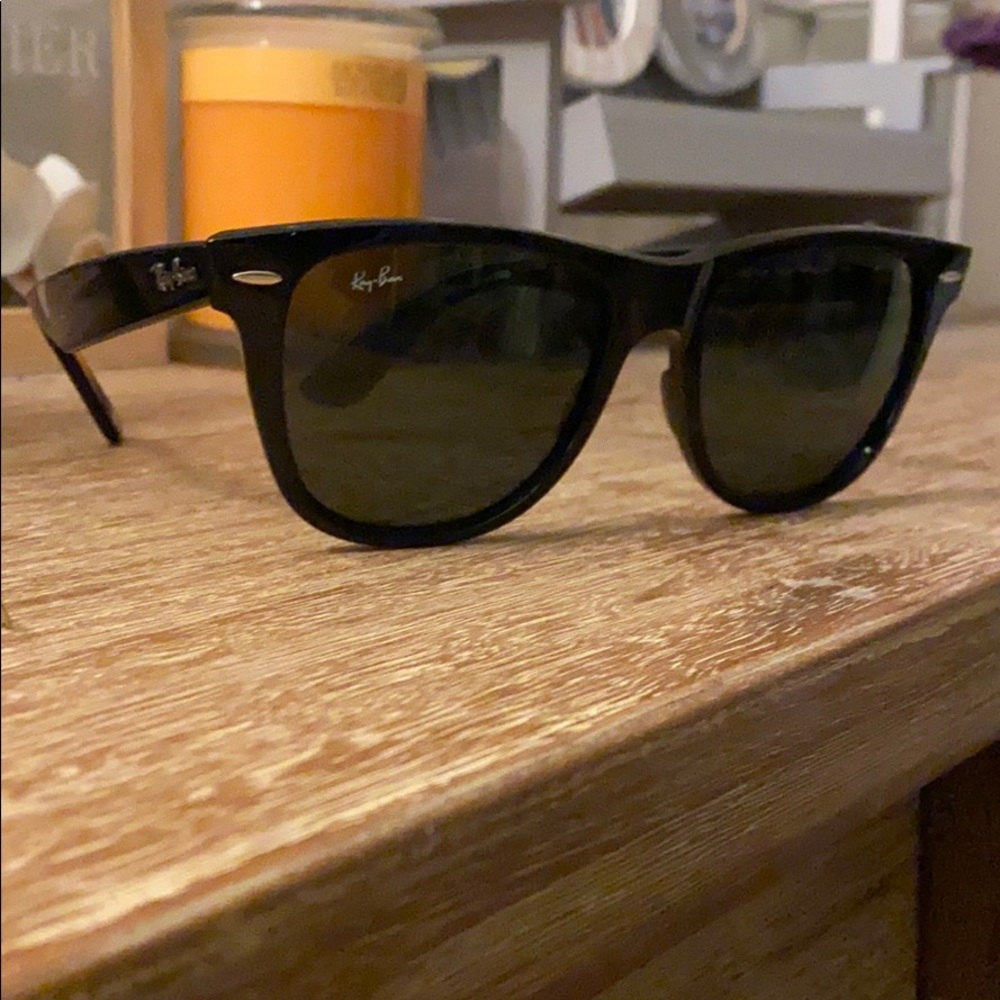 RAYBAN WAYFARER. OVER SIZED